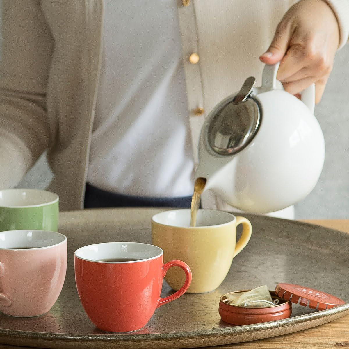 Zero Japan 34 oz Ceramic Teapot with Infuser for Loose Tea - Smooth-Pour Spout, Dishwasher Safe Large Ceramic Loose Leaf Tea Pot (Stainless Steel Infuser & Lid Removable), White