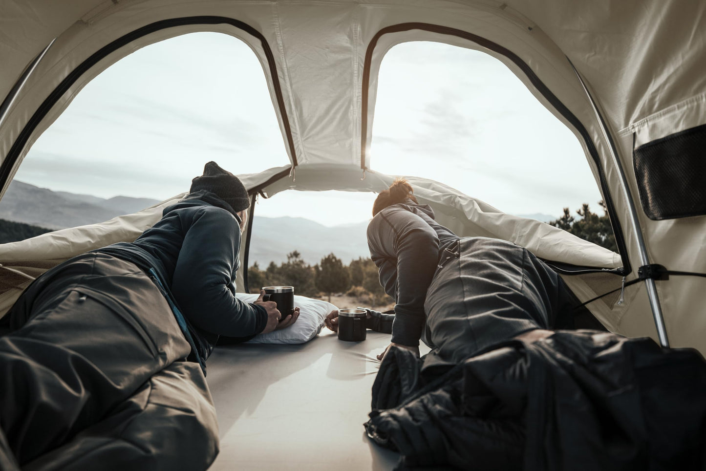 Thule Approach M New - Soft Shell Rooftop Tent - 2-3 Person Tent - Luxurious Dual-Density Memory Foam Mattress Included - Large Panoramic Windows with Breathable mesh - Lockable mounting Brackets