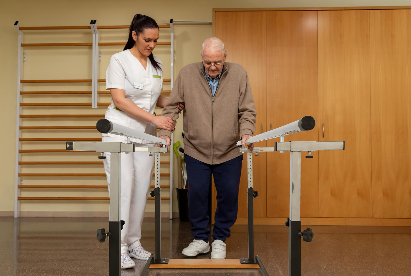 VivaComfort Physical Therapy Parallel Bars, 350 lbs Capacity, Adjustable Parallel Bars for Physical Therapy, Dimensions 28” – 41” H x 83.9” L x 16” – 23.8” D