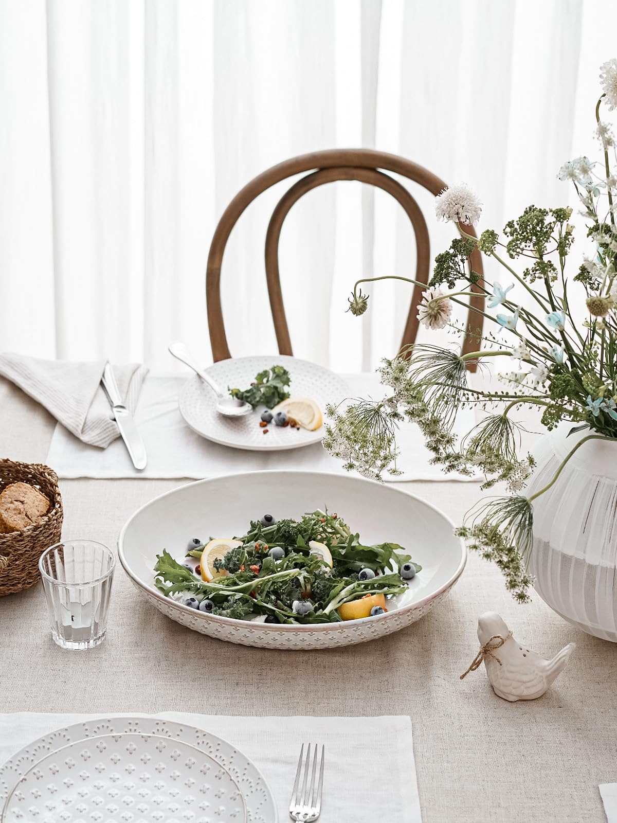 LE TAUCI Ceramic Serving Bowls Set of 2, Large Oval Serving Dishes for Entertaining, 11.8 & 13.7 Inch Salad Bowl for Kitchen Counter, Fruit Bowl, Pasta Bowls, Microwave and Dishwasher Safe - White