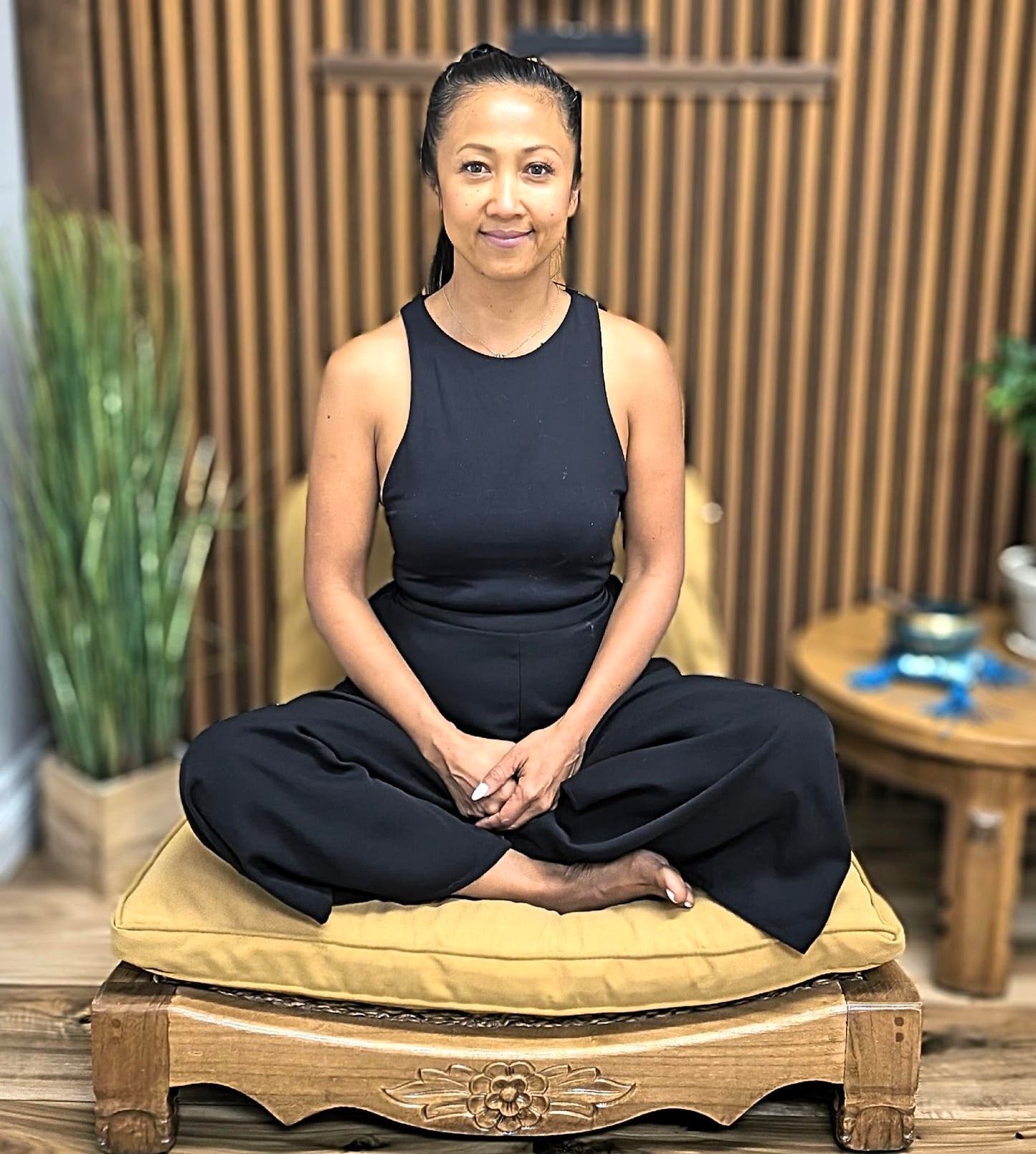 Harmony In Design Handcrafted Wooden Meditation Chair with Woven Seagrass Seat, 30 x 28 x 18 inches (Harvest Gold)