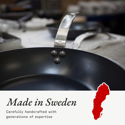 Made In Cookware | Seasoned 17" Round Carbon Steel Griddle + Grill Press | Professional Cookware | Crafted in Sweden | Induction Compatible
