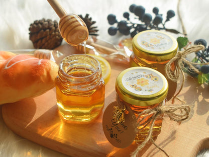 20 Pack 1.5 oz IIKUM Glass Honey Jars, Hexagon Honey Pots with Lids, Wooden Dippers, Bee Pendants, Gift Bags, Thank You