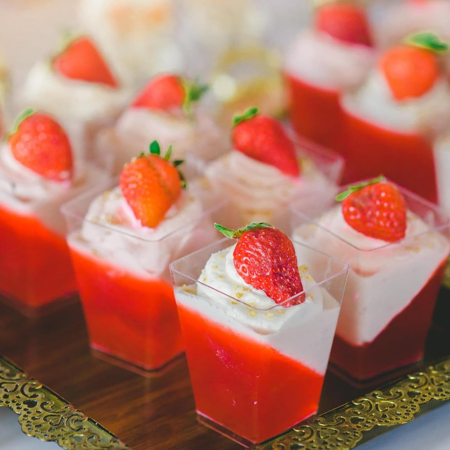 25 Pack 5 oz Zezzxu Dessert Cups with Dome Lids and Spoons, Plastic Pudding Cups with Lids Mini Parfait Shooter Cups