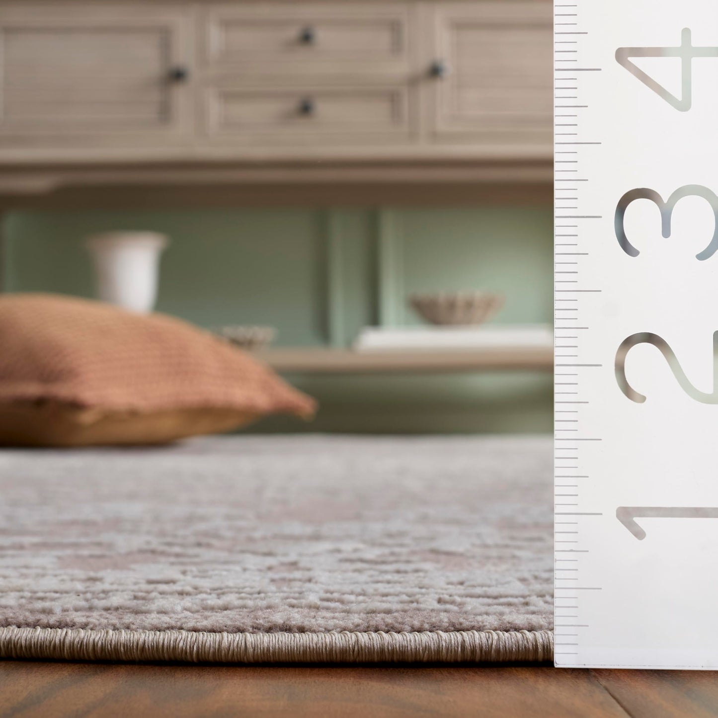 SAFAVIEH Area Rug 8x10 - Reflection Collection - Large - Beige & Cream, Non-Shedding & Easy Cleaning, Ideal for Living Room, Bedroom, Dining Space (RFT664A)