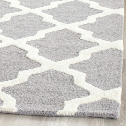 SAFAVIEH Cambridge Collection Area Rug - 10' x 14', Silver & Ivory, Handmade Trellis Wool, Ideal for High Traffic Areas in Living Room, Bedroom (CAM121D)