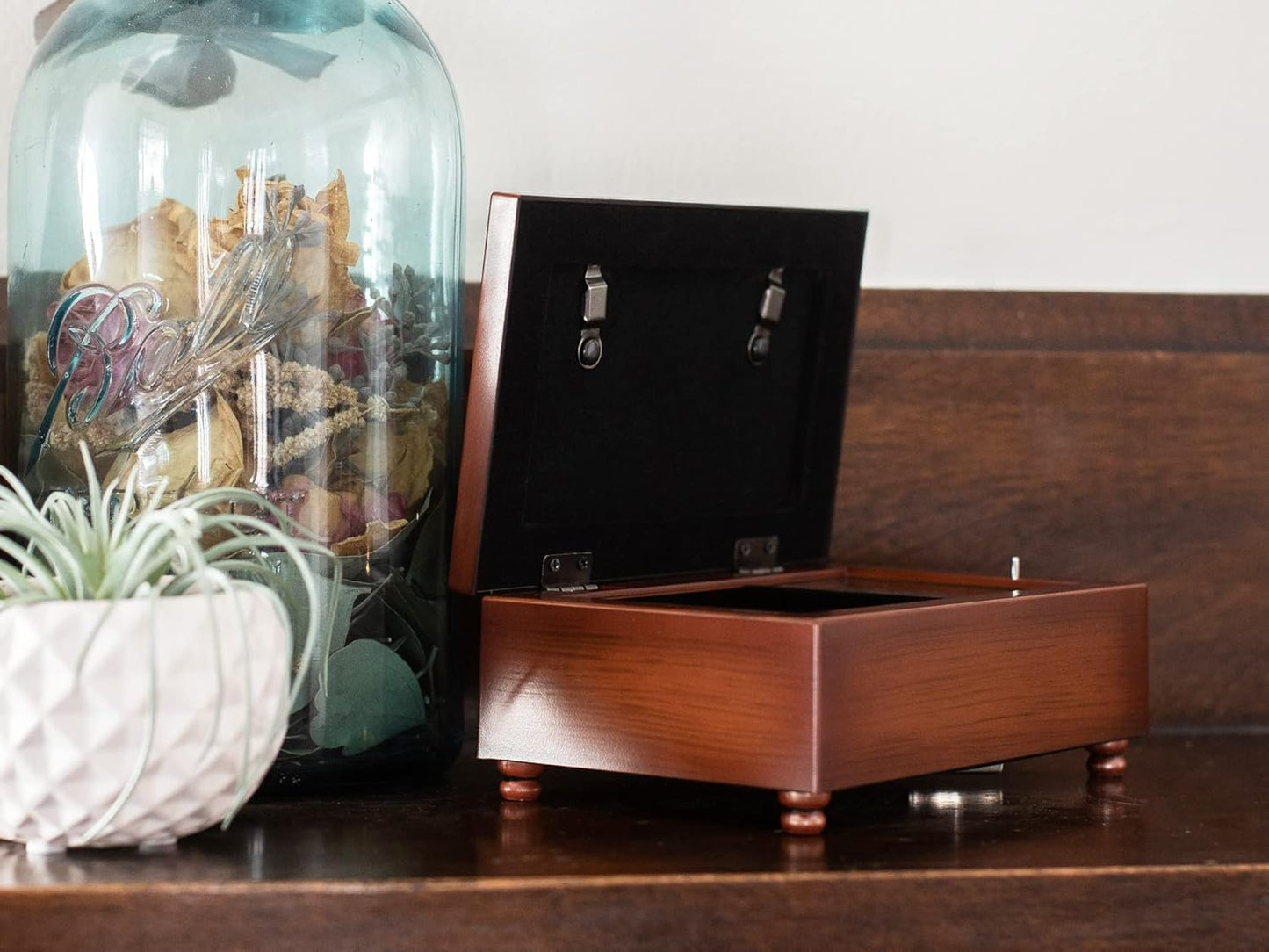 Petite Music Box, Cottage Garden Sister Ribbon, Plays That's What Friends are for, Woodgrain Rope Trim