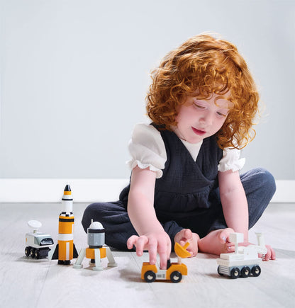 Tender Leaf Toys - Space Voyager Set - 7 Piece Solid Wood Space Vehicle Set with Moving Parts - Boost Imagination and Learn Through Play, Gender-Neutral for Pre-School Boys and Girls - Age 3 +
