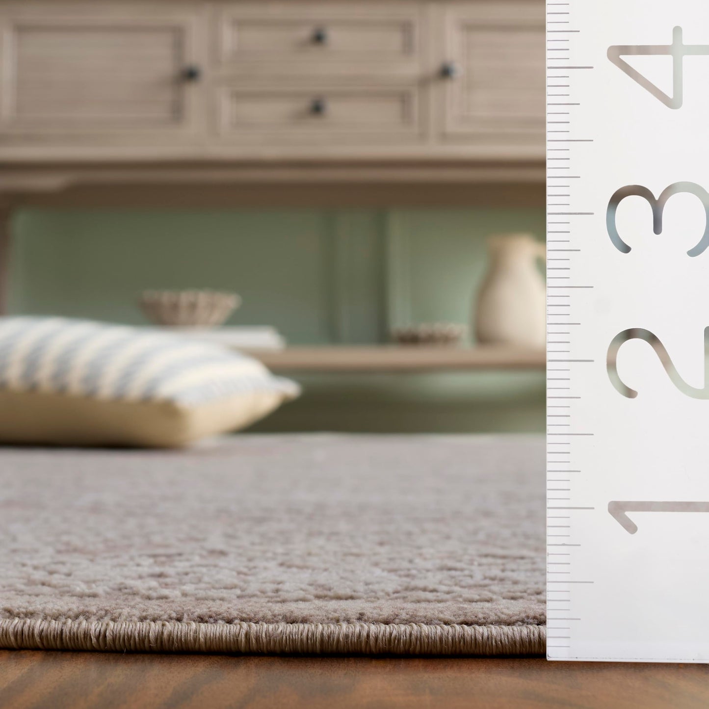SAFAVIEH Area Rug 8x10 - Reflection Collection - Large - Beige & Cream, Non-Shedding & Easy Cleaning, Ideal for Living Room, Bedroom, Dining Space (RFT668A)