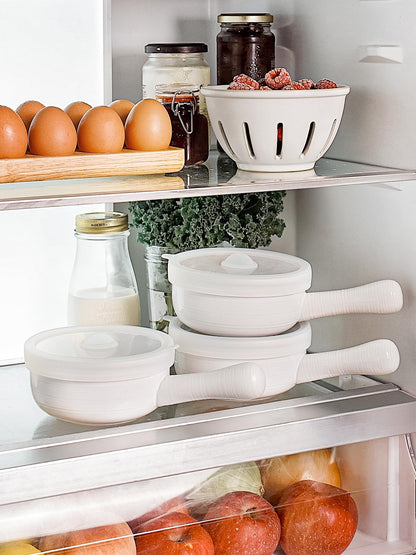 LE TAUCI Soup Bowls with Handles and Silicone Lids, 15 Oz French Onion Soup Bowls, Non-Toxic Ceramic Soup Crocks for Noodles, Stew, Cereal and Chilli, Oven Microwave Dishwasher Safe, Set of 4, White