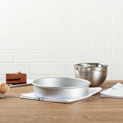 Restaurantware-Met Lux 9 x 2 Inch Straight-Sided Baking Tin, Oven-Ready Anodized Aluminum Round Cake Pan