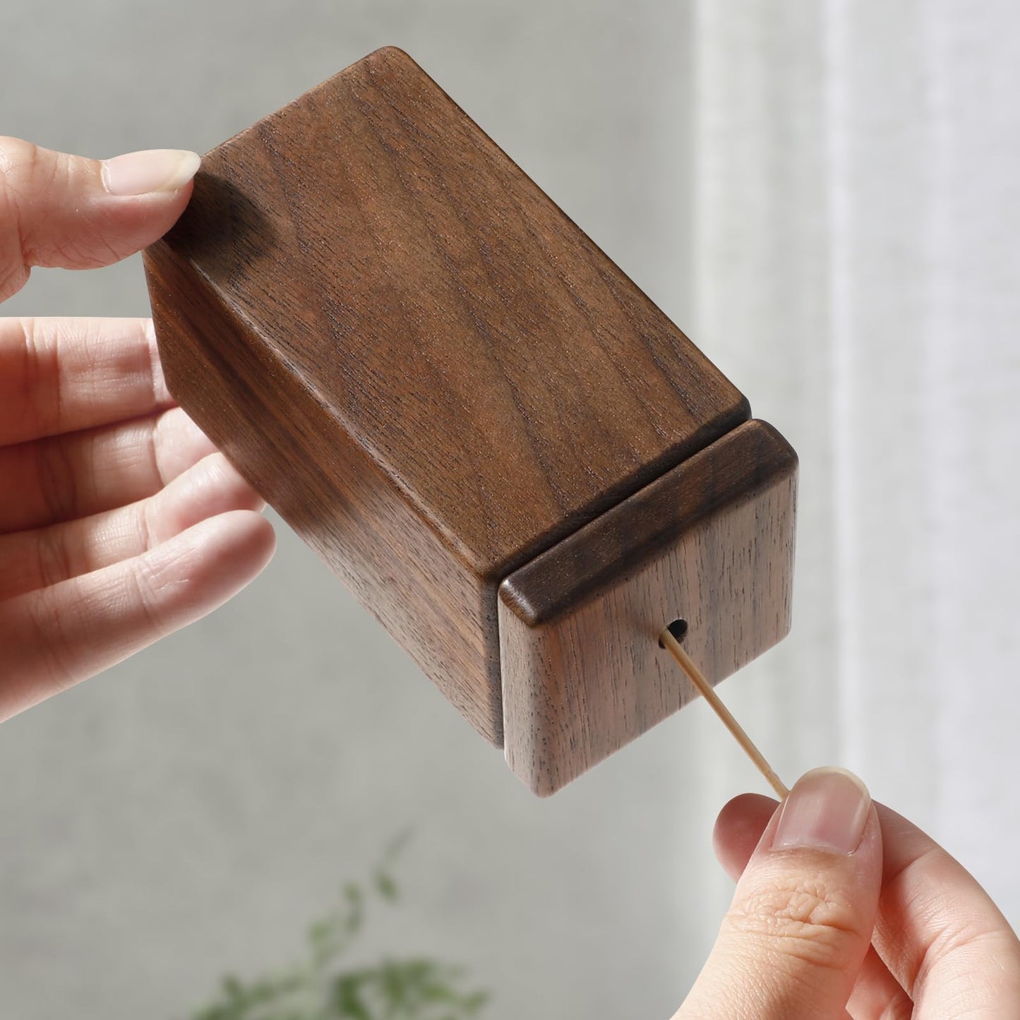 CRAFT KITTIES Toothpick Holder Dispenser,Walnut Toothpick Holder Container,Home Kitchen Restaurant Gift for Friend Family Wood Decoration(No toothpick)