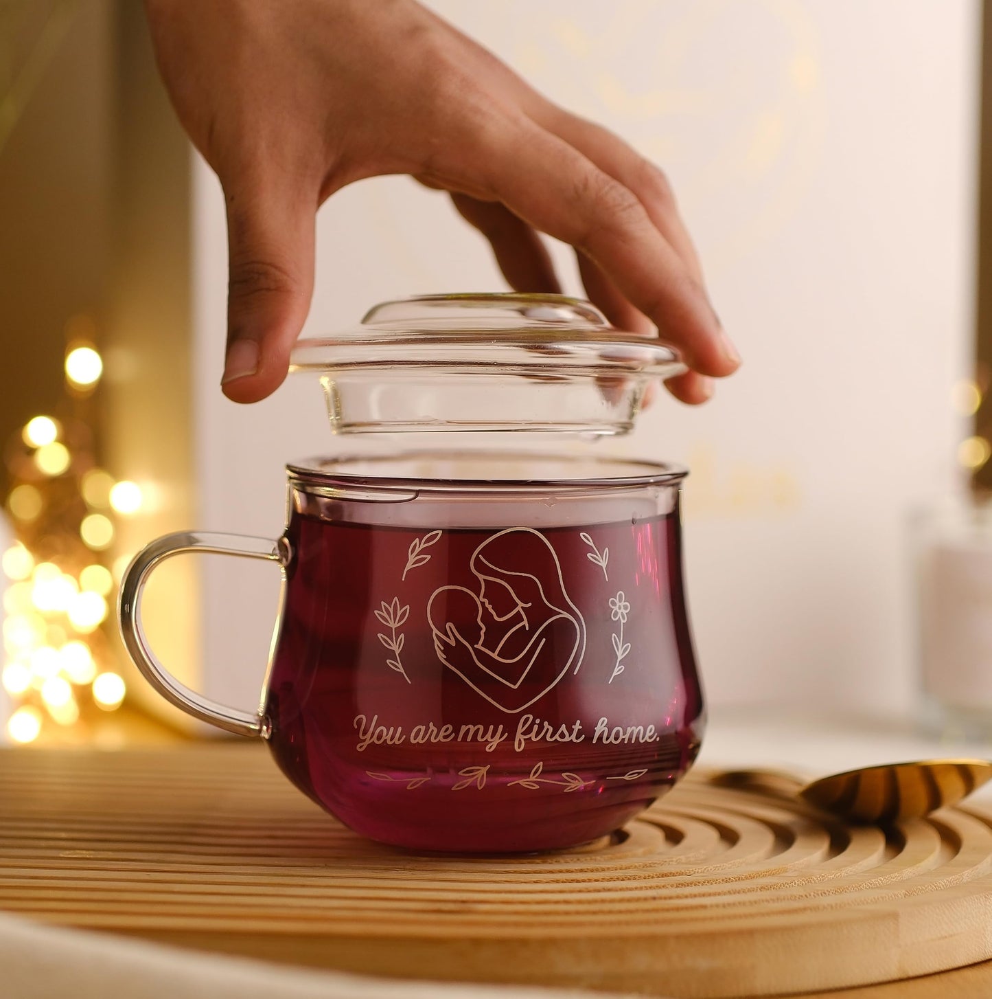 The Vedas Gift For MOM | Mothers day gift | 22 items teagift | 8 Different Flavours teabags | 1 Luxury Oolong tea tin Caddy | total 56 Cups of tea | 1 Glass Mug for MOM With lid and Infuser | 1 Scented Candle | 1 Branded Spoon | 1 Wooden Coaster