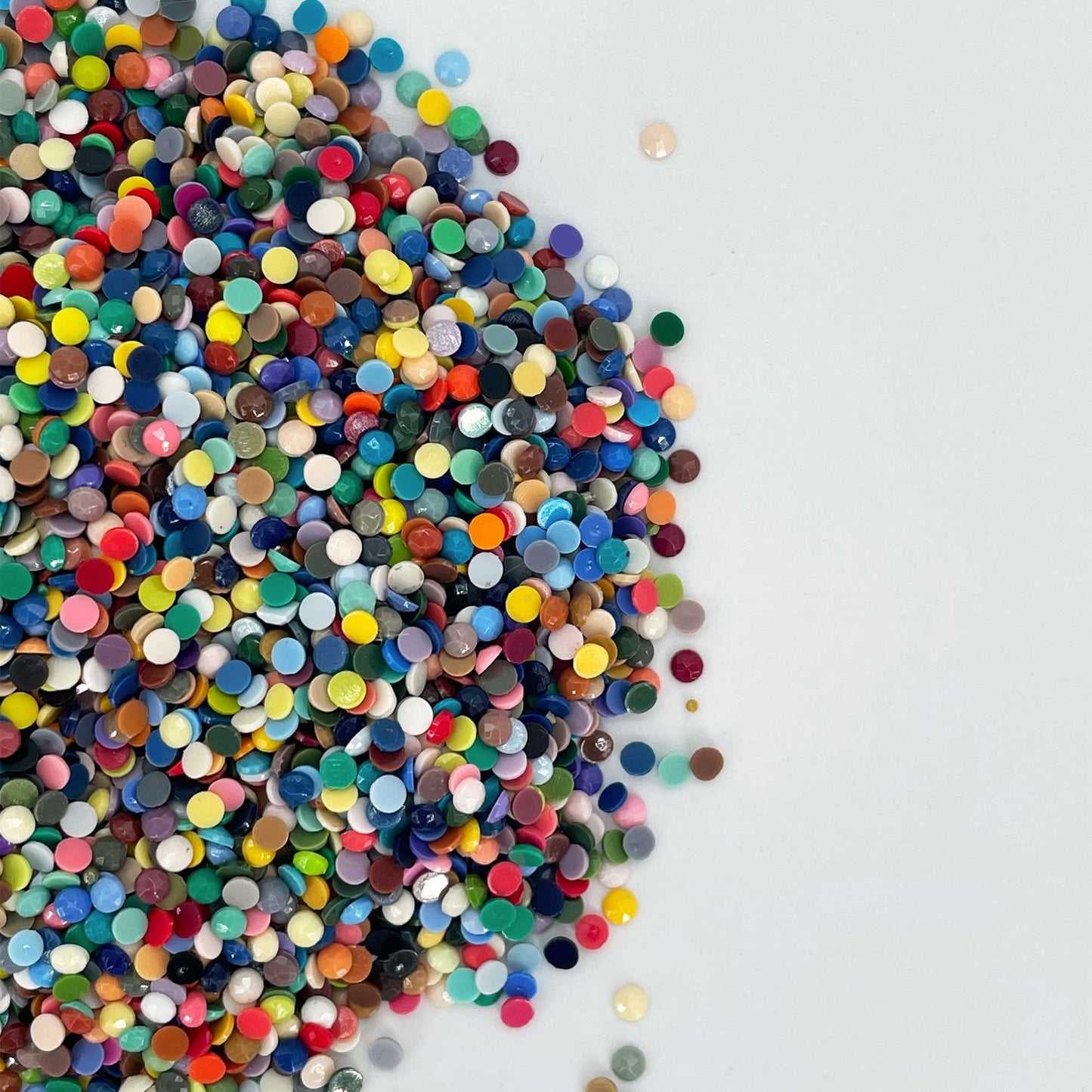 Diamonds Painting Accessories,Replacement for Missing Round Drills 611 612 613 632,Rhinestone Resin Diamond Drill,4 Colors beads Gems stones,3500pcs per color