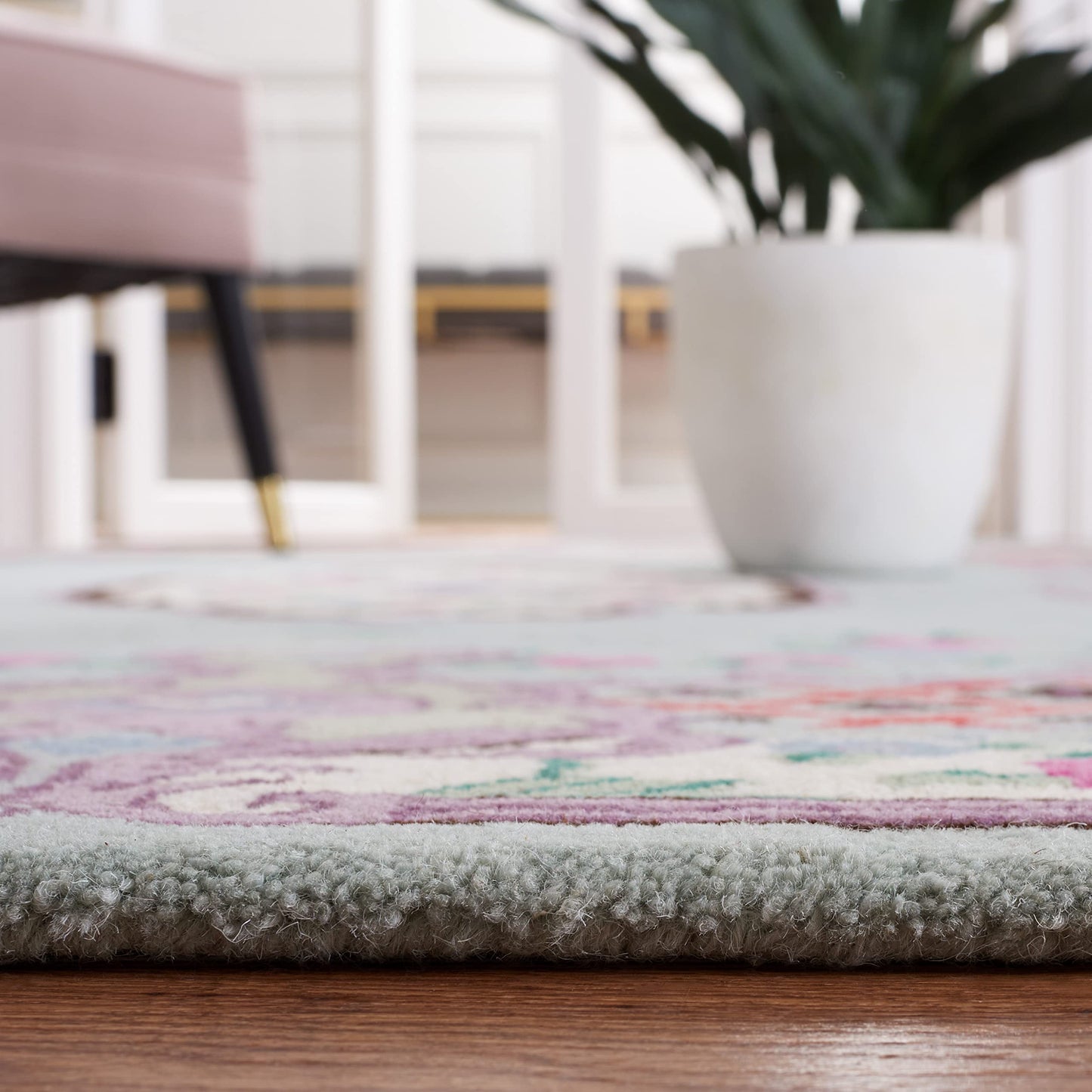 SAFAVIEH Bellagio Collection 8' x 10' Light Green/Ivory BLG535Y Handmade Medallion Premium Wool Living Room Dining Bedroom Area Rug