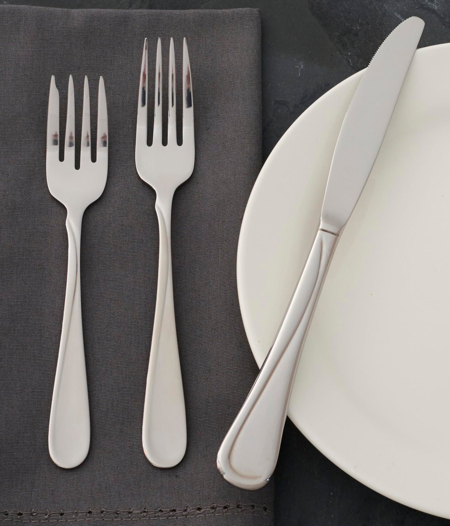 Oneida Silverware Set, Flight Everyday Flatware 6-Piece Dinner Fork Set, Service For 6, 18/0 Stainless Steel Dinner Forks, Rust Resistant, Dishwasher Safe, Home & Kitchen Utensils (Silver 6 Piece)