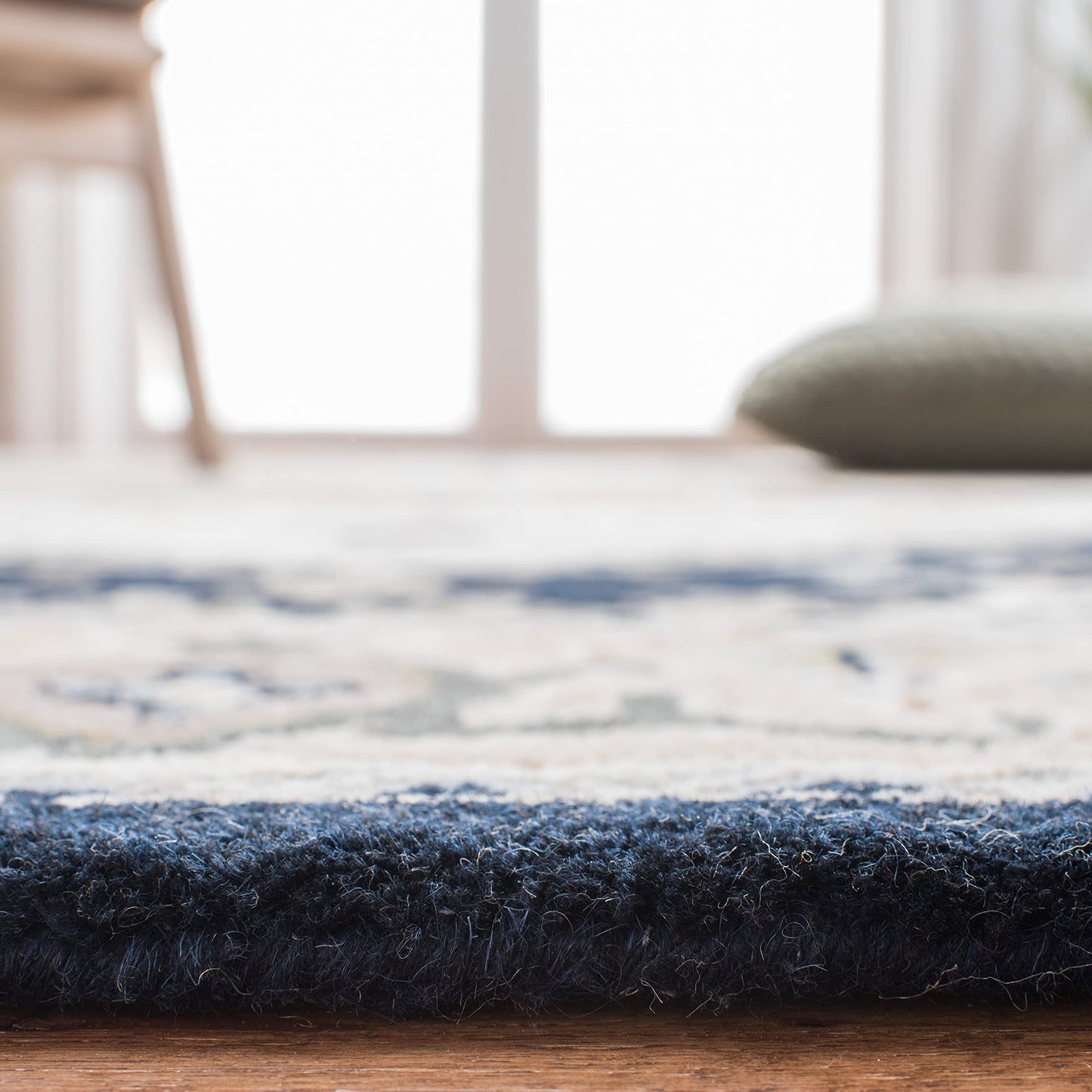 SAFAVIEH Area Rug 10x14 - Heritage Collection - Large - Beige & Navy, Handmade Wool, Traditional Oriental Medallion Design, Ideal for Living Room, Bedroom, Dining Space (HG625D)