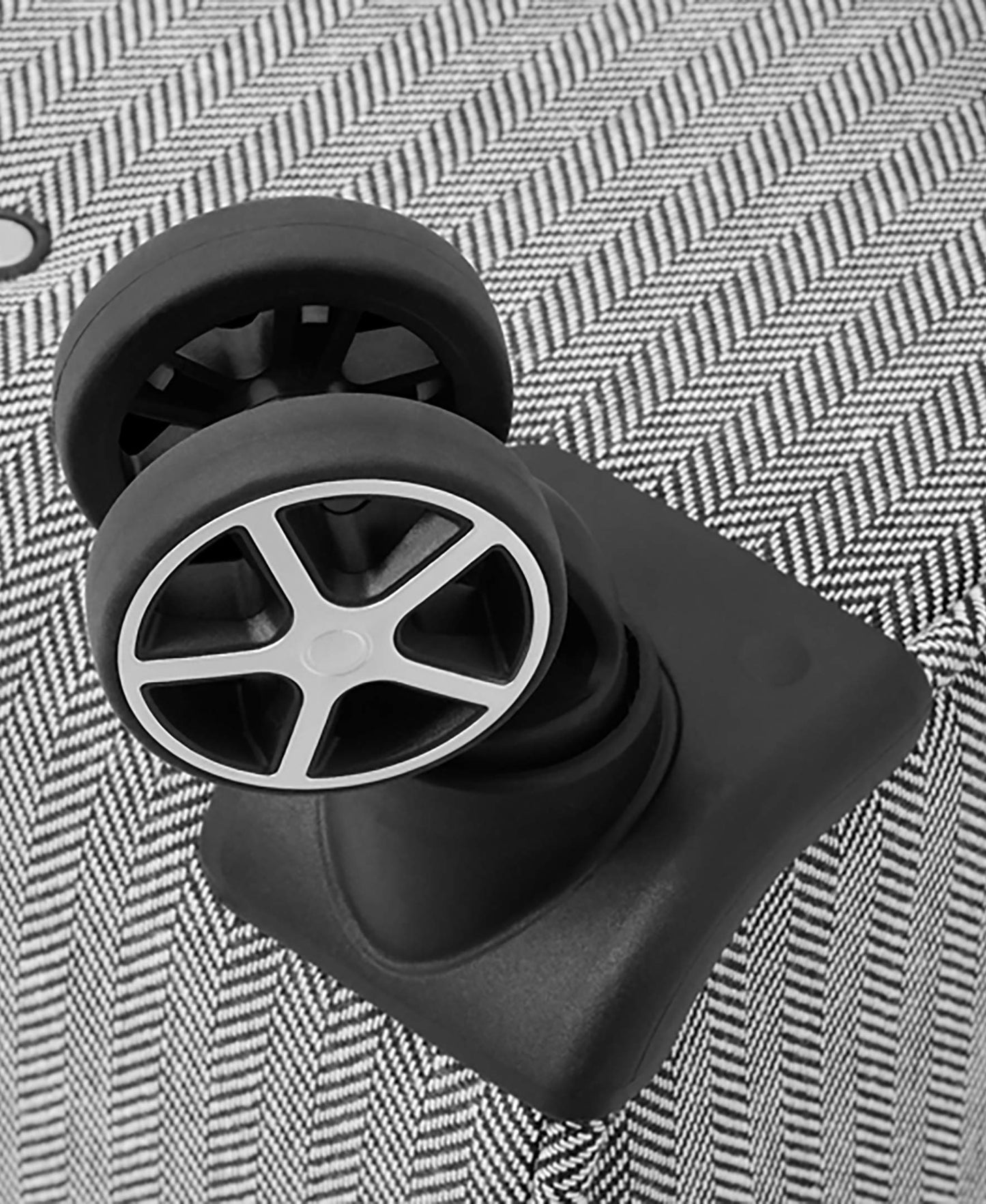 London Fog Newcastle 28 Expandable Spinner