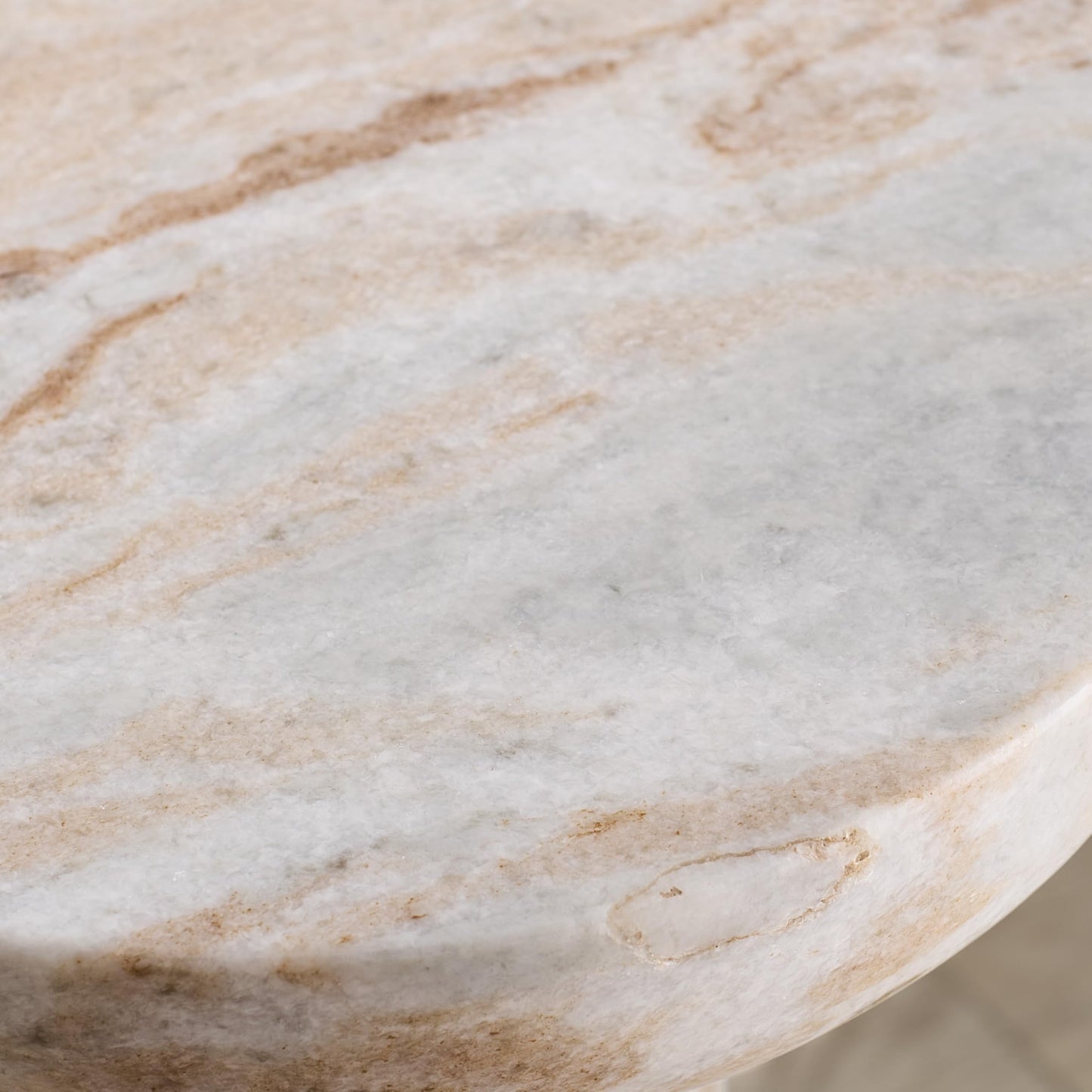 SAFAVIEH Couture Collection – Glendale White & Brown Round Marble Accent Table, Stone Pedestal Side Table, Modern Sculptural Design (SFV9766A)