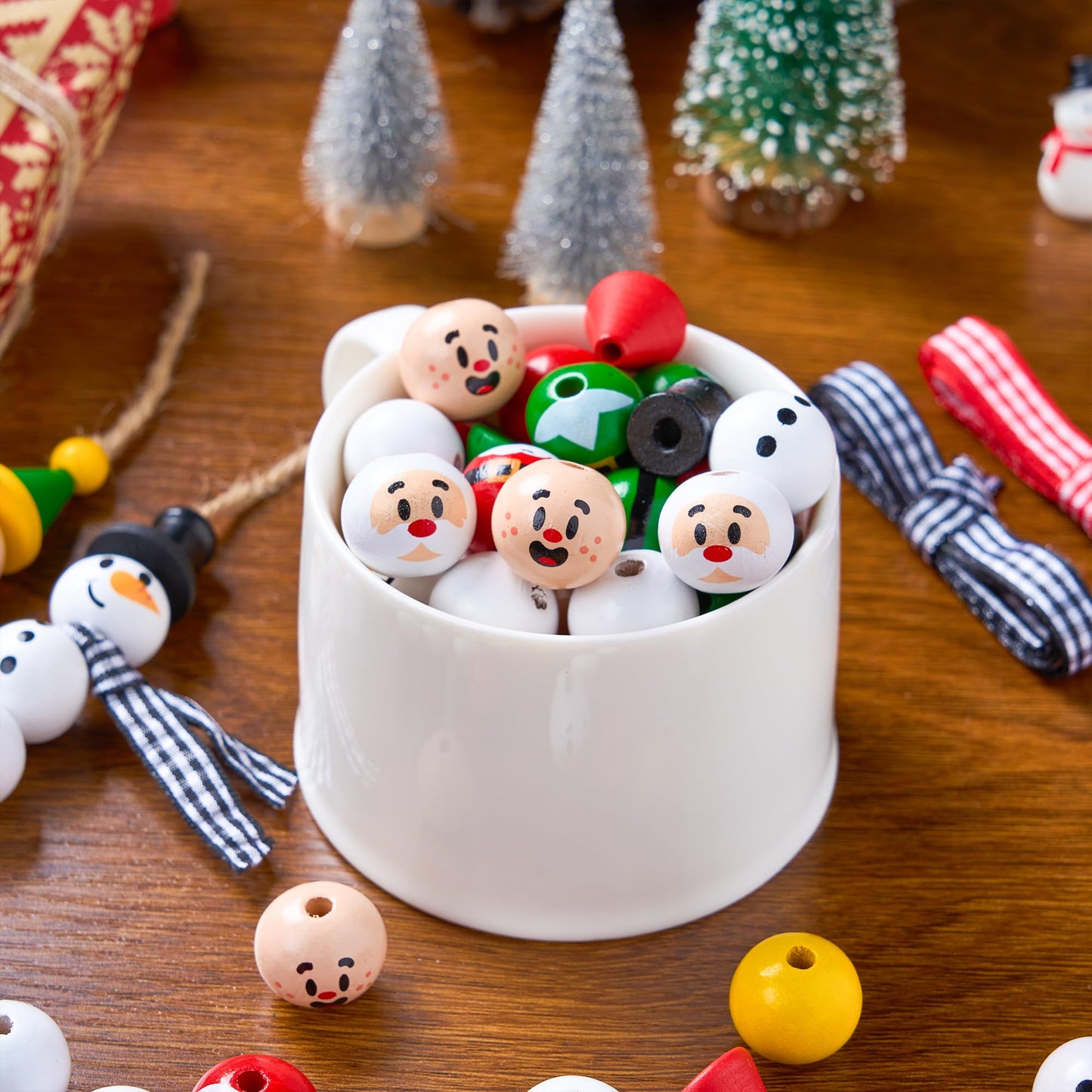 JOYIN 173 Pcs Christmas DIY Wooden Beads Craft, Printed Wood Round Beads Make Up to 30 Hanging Ornaments of Snowman, Santa Santa & Elf for Christmas Craft, Xmas Holiday Decoration,Art Activities