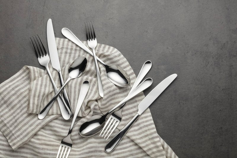 Oneida Silverware Set, Grant 20 Piece Everyday Flatware Set, Service For 4, 18/0 Stainless Steel, Dishwasher Safe, Knives Spoons And Forks Set, Dishwasher Safe, Home And Kitchen (Silver, 20 Pieces)