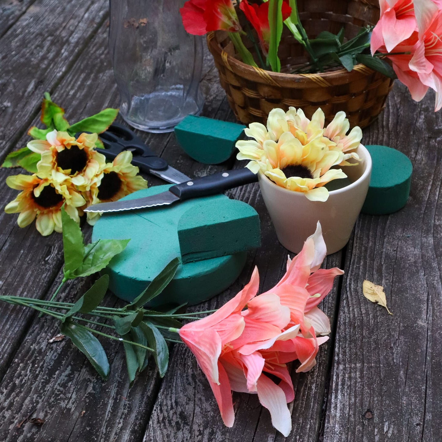 Pack of 4 FLOFARE Round Floral Foam Blocks for Fresh and Artificial Flowers, Each (8" X 1.4"), Dry & Wet Green Flower Foam for Flower Arrangements and Florist Supplies