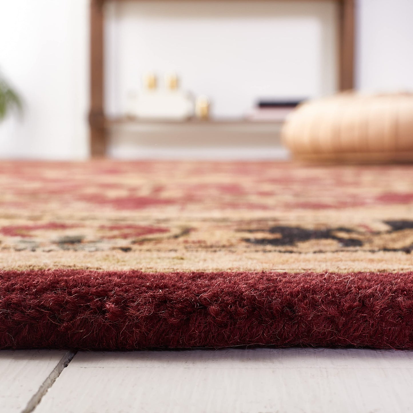 SAFAVIEH Heritage Collection Area Rug - 7'6" x 9'6", Red & Black, Handmade Traditional Oriental Wool, Ideal for High Traffic Areas in Living Room, Bedroom (HG628C)