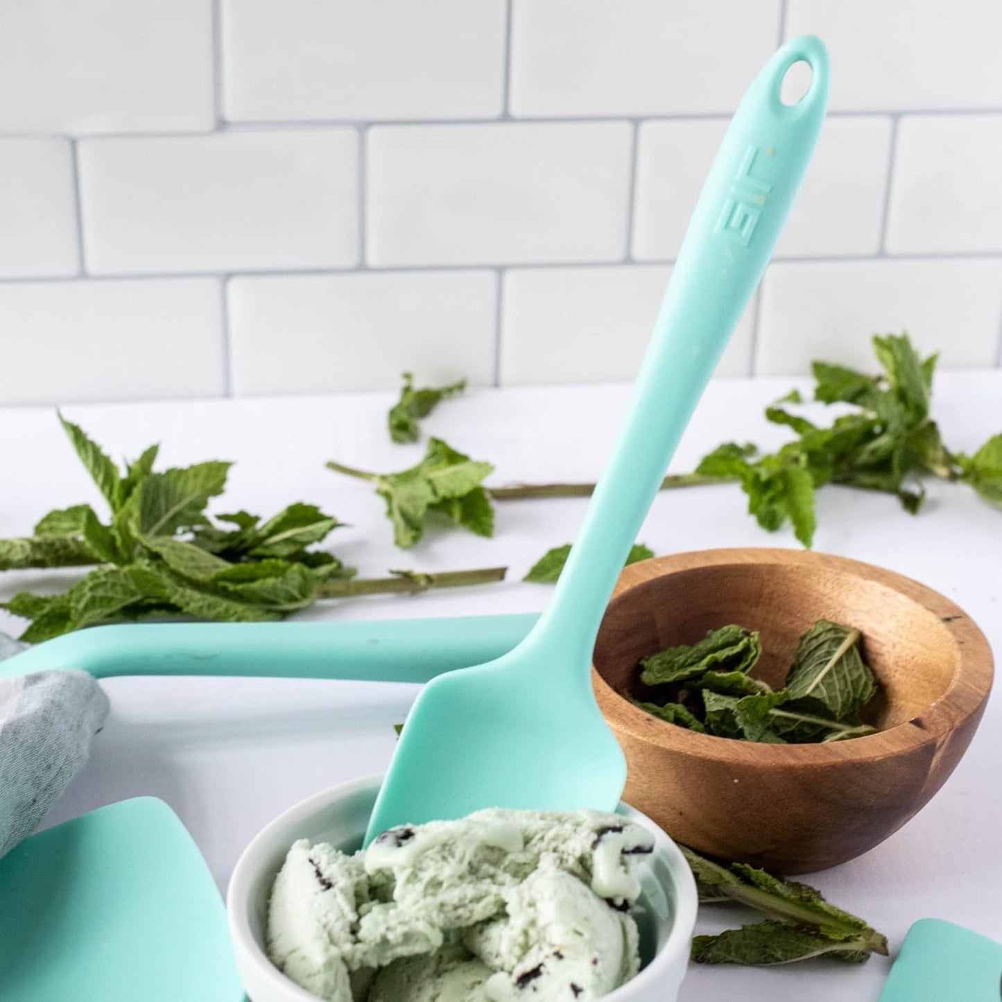 GIR: Get It Right Premium Seamless Spoonula, Non-Stick Heat Resistant Silicone Scraper for Mixing