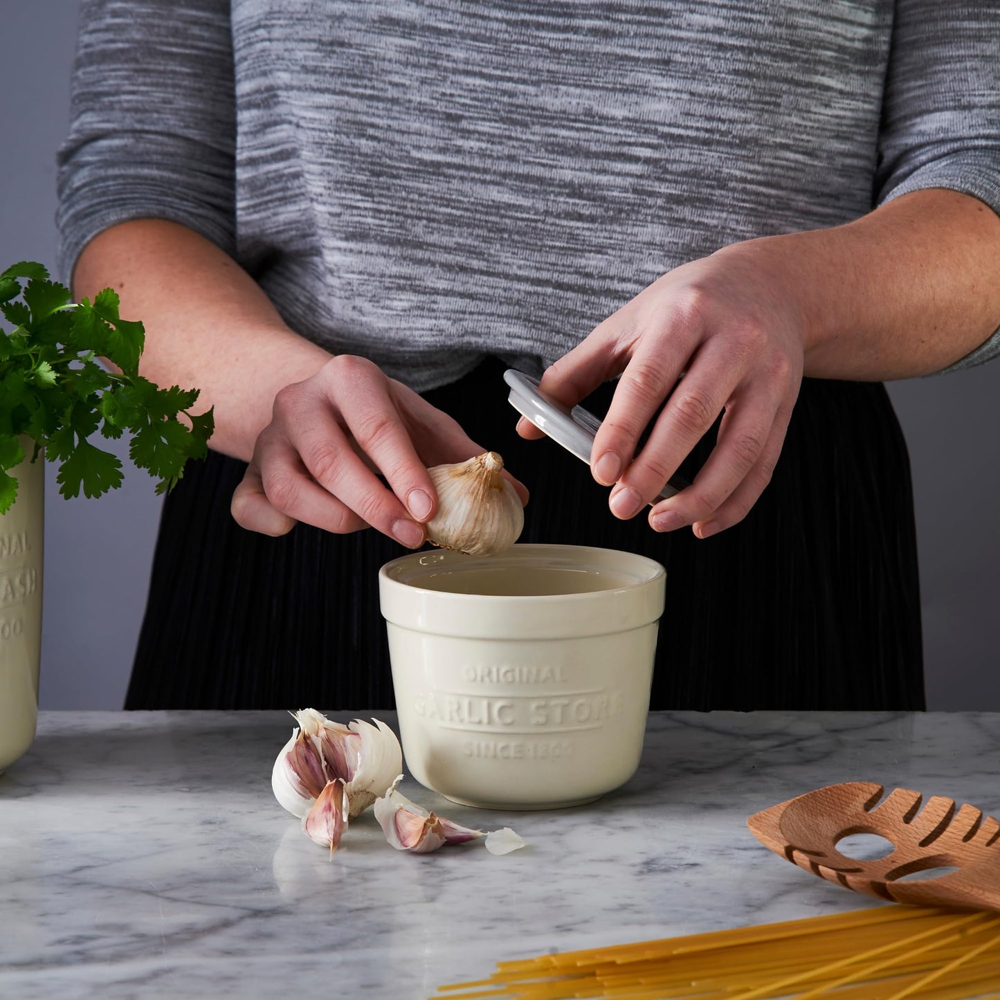 Mason Cash | Innovative Kitchen Garlic Storage & Grater
