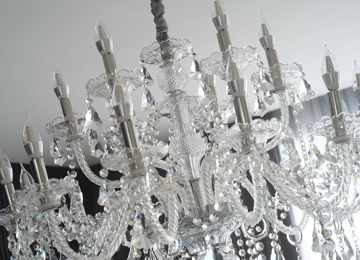 ARRKOYAA Clear 18 Lights K9 Crystal Chandelier,Chandeliers for Dining Room,Bedroom,Living Room, Candle Pendant Lamp Ceiling Lighting, 39 inch x32 Inch (Color: Clear) with 18pcs 5W E12 LED Bulbs.
