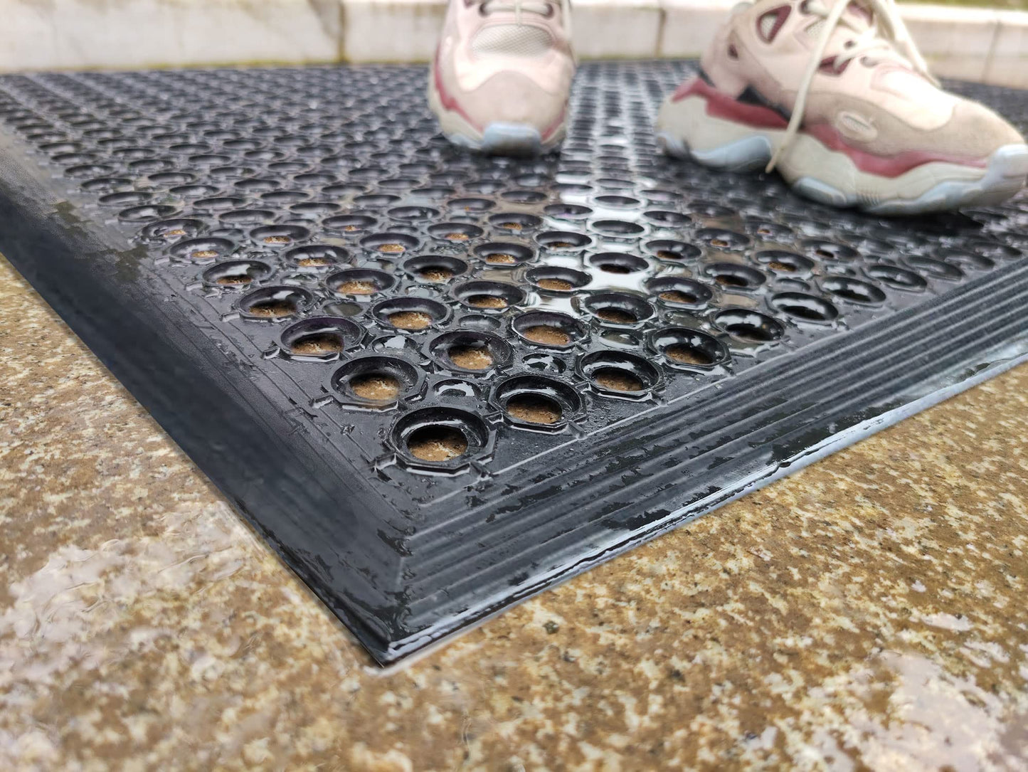 Uniboho Outdoor Rubber Floor Mats Anti Slip Restaurant Commercial Kitchen Rubber Drainage Mat 60 x 35 Heavy Duty Mat for Garage Garden Indoor Outside Industral Pool Entrance Bar Wet Area