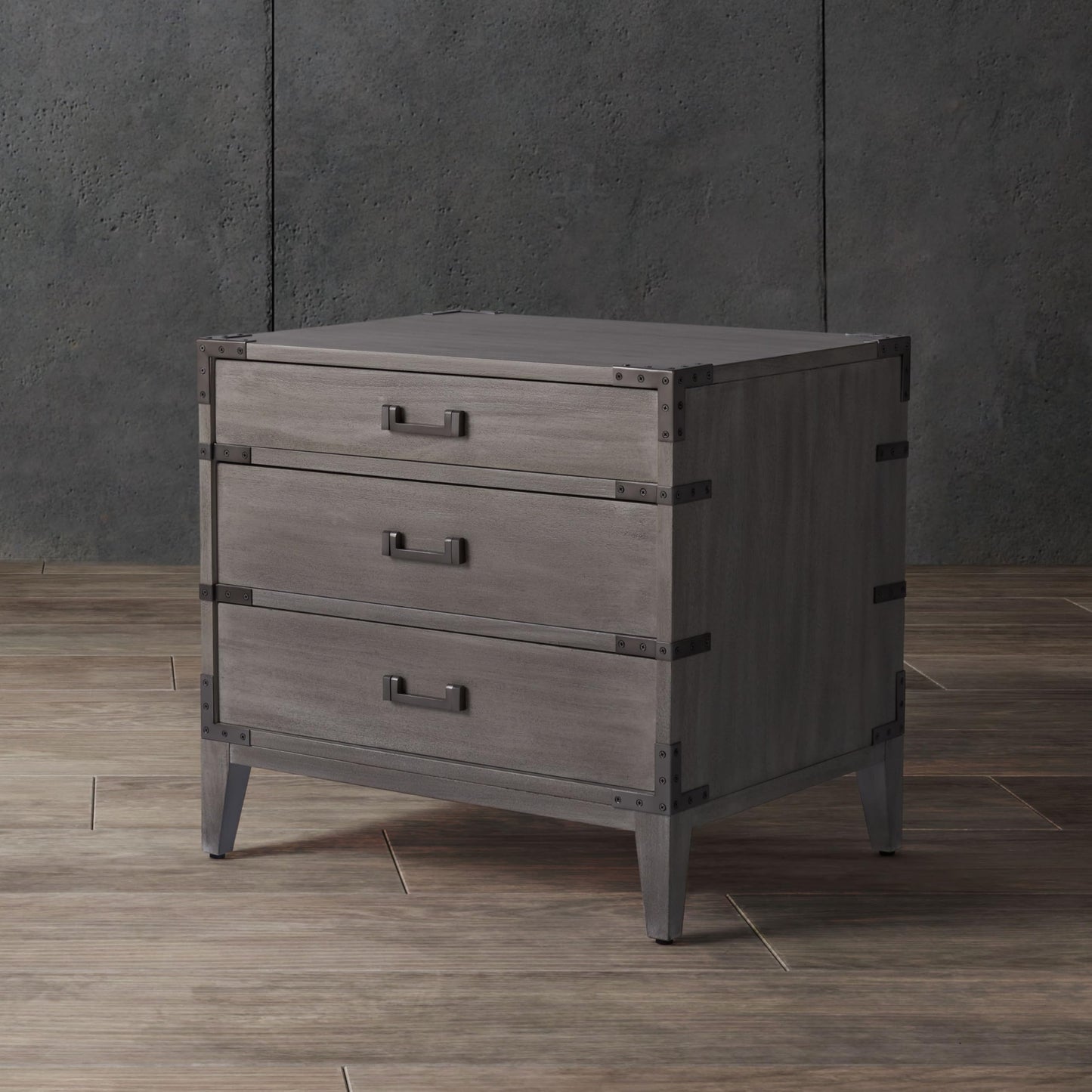 SAFAVIEH Couture Home Collection Nisha Light Grey 3-Drawer Wood Nightstand Table (Fully Assembled)