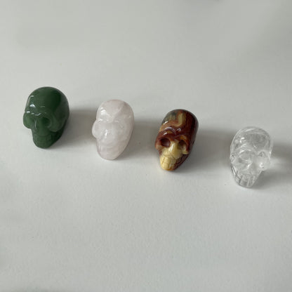 Byaning 4Pcs 1" Crystal Skull,Hand Carved Gemstone Skull, Natural Tiger Iron Eye & Rose Quartz & Green Aventurine & Black Obsidian Assorted, Healing Stone Statue