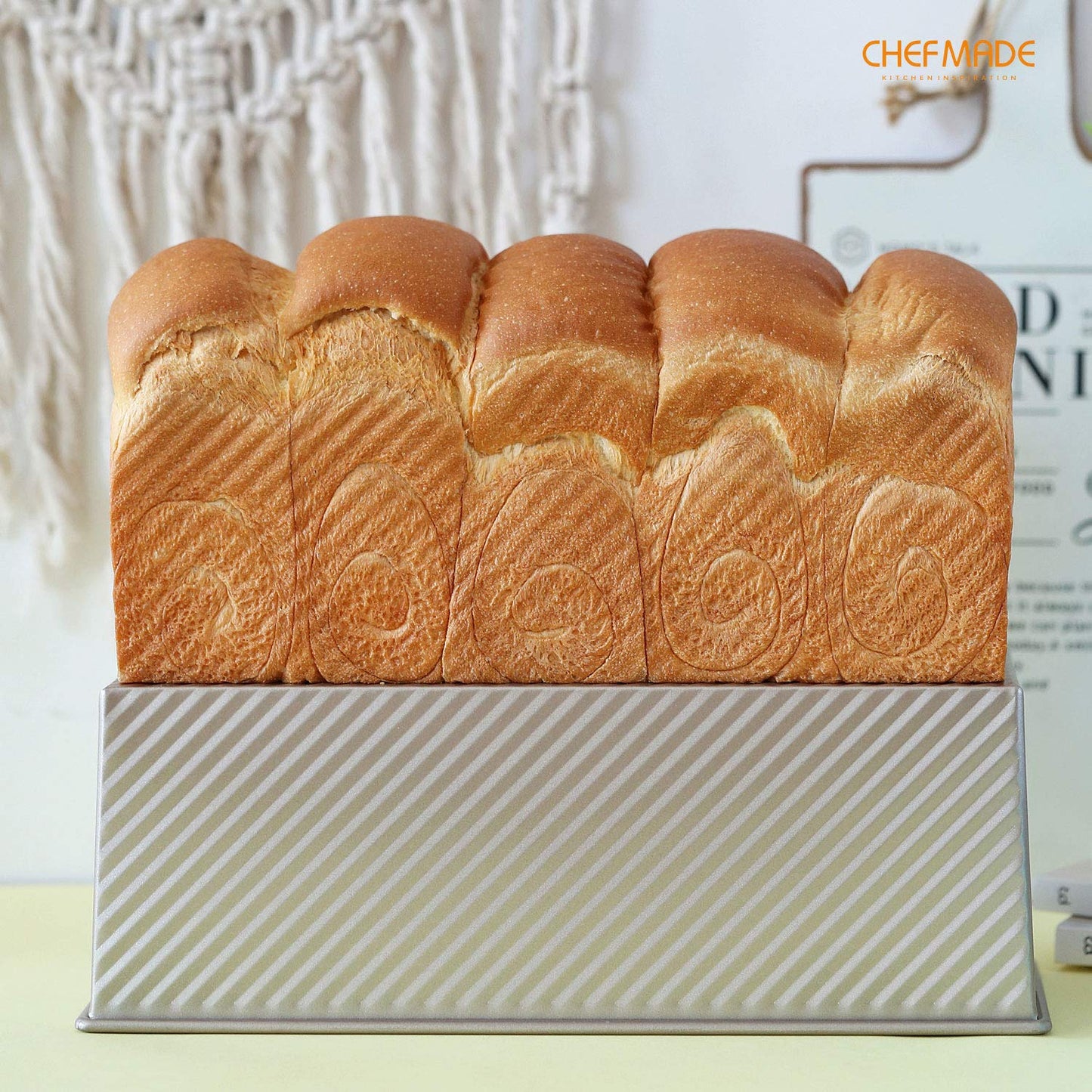 CHEFMADE Commercial Pullman Loaf Pan with Lid, 2.2Lb Dough Capacity Non-Stick Rectangle Corrugated Carbon Steel Bread Toast Mold with Cover for Baking Bread Dishwasher Safe (Champagne Gold)