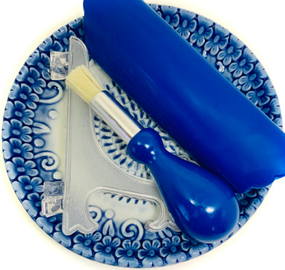BonCera, All-in-one Premium Ceramic Garlic Grater Plate 4-Piece Set - Blue Embossed Design and Style - For Garlic, Ginger, Chocolate, and more! - Comes with 5.25" Plate, Peeler, Brush, and Stand