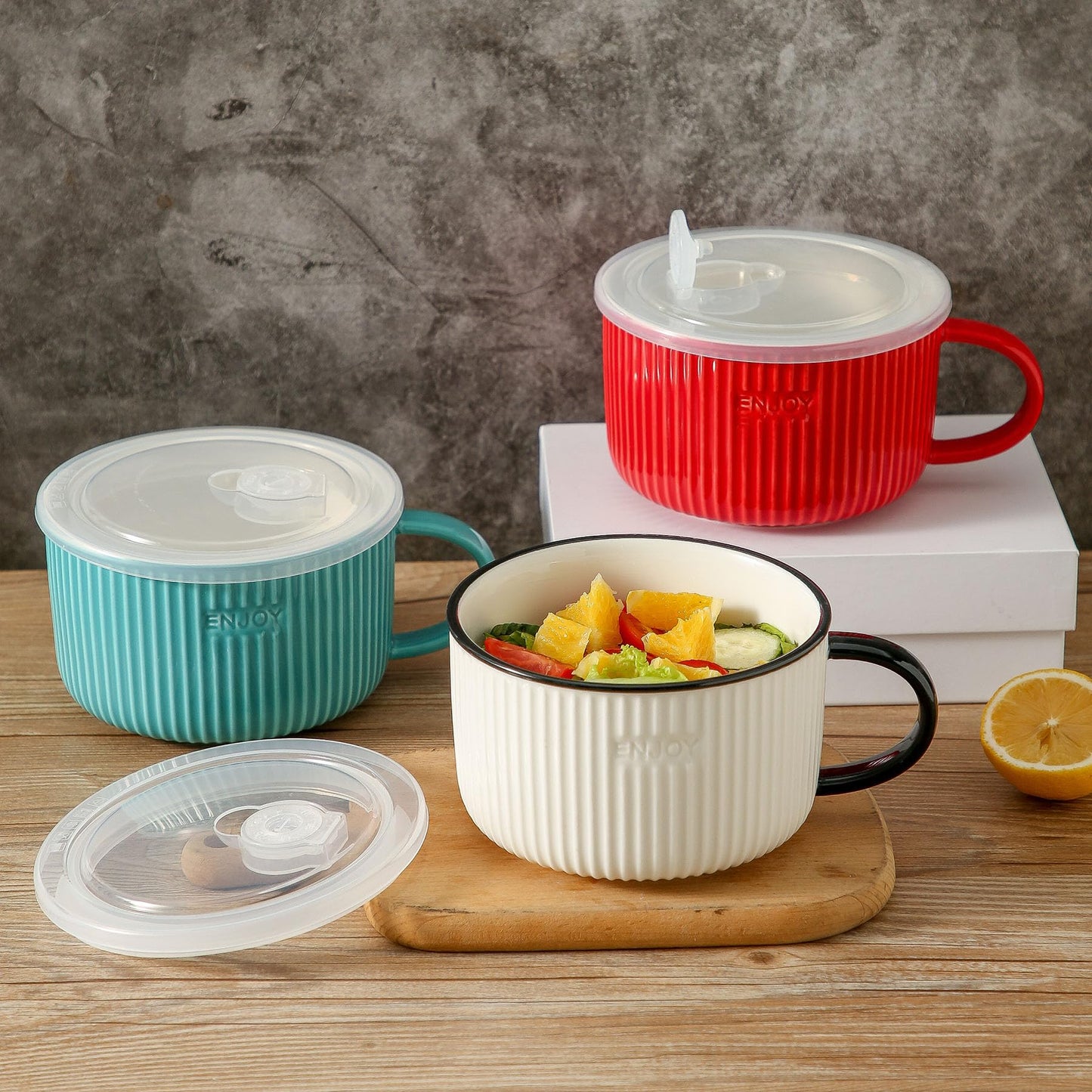 Seyatoo Soup Bowl with Handle, 5.6 inch Ceramic Soup Mug with Lid, Large Microwave Soup Cup Ramen Bowl for Oatmeal, Salad, Ramen and Instant Noodles, Red