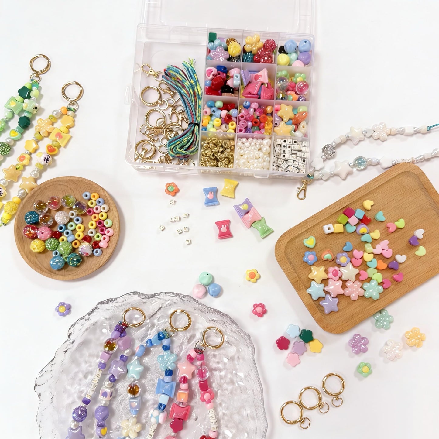 DIY Bag Charm Kit Keychain Makinhg Kit Acrylic Keychain Charms 865pcs Jewerly Making Kit Birthday Gift, Phone Charm Gift for Girls and Boys Friendship Bracelet Kit