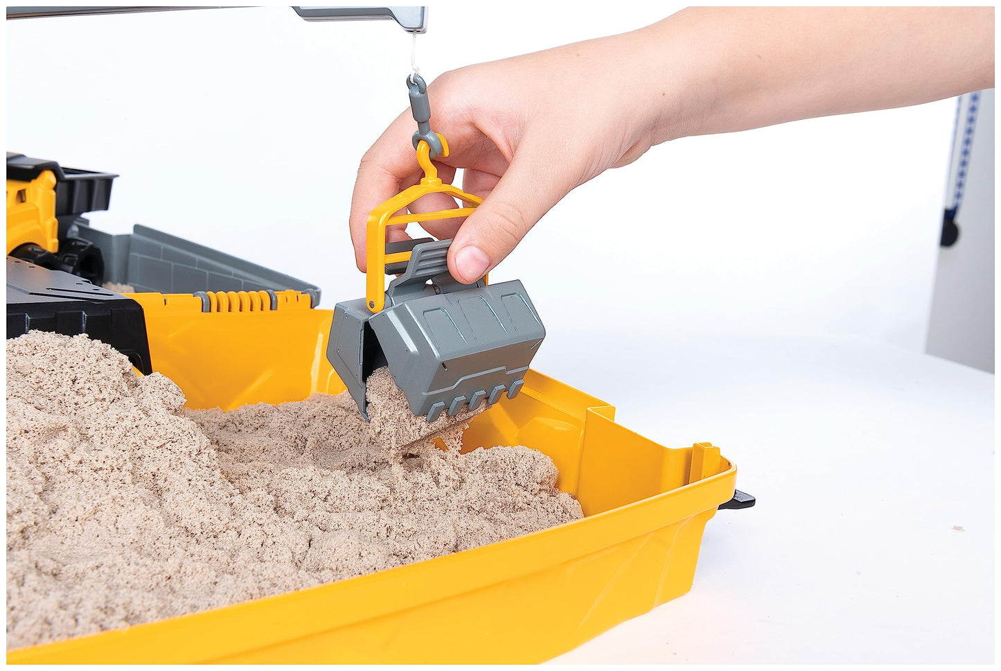 Kinetic Sand, Construction Site Folding Sandbox with 2lbs Play Sand & Toy Truck, Sensory Toys for Kids Ages 3 and up