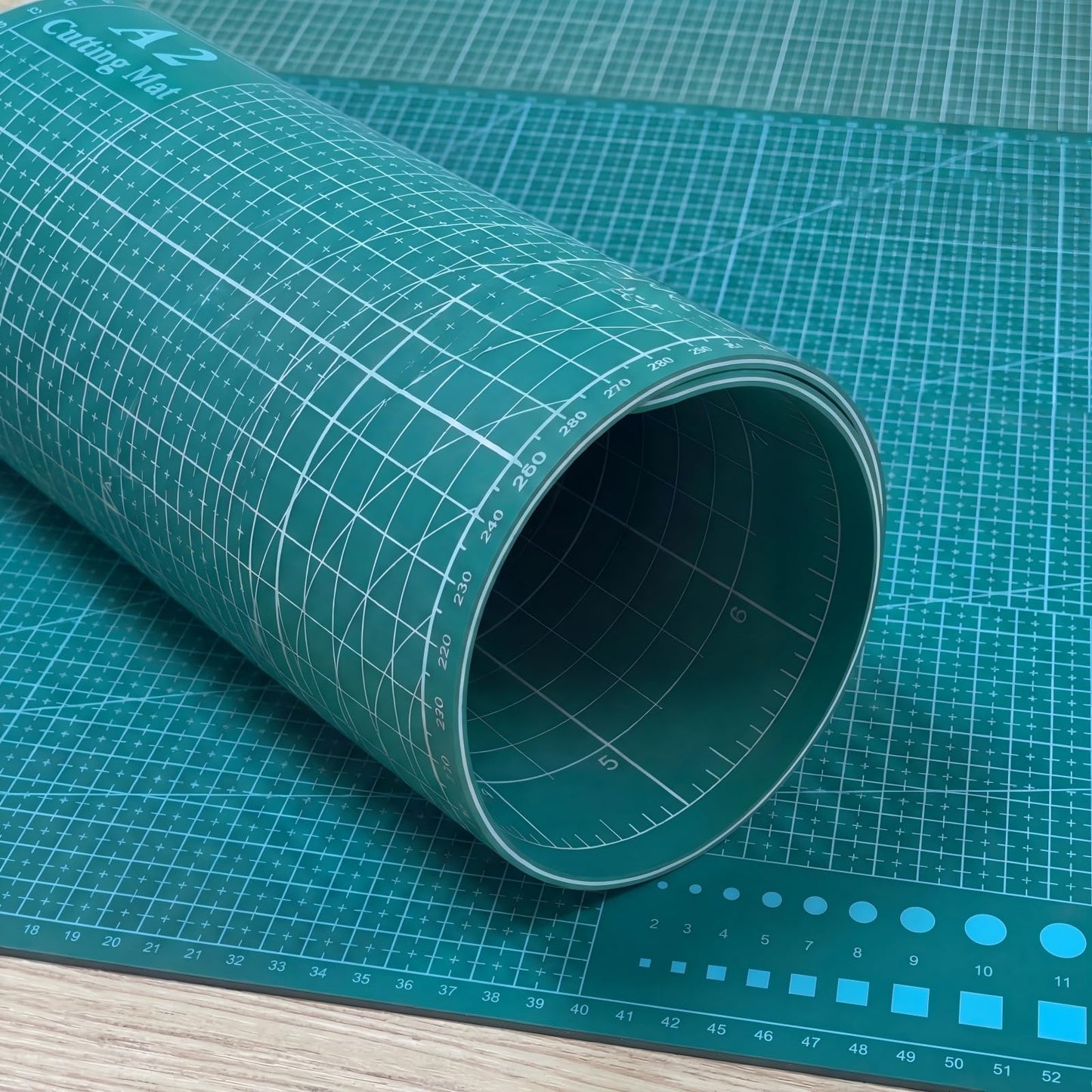 THMINS Self-Healing Sewing Mat, 12"18", 5-Ply Double-Sided Rotating Cutting Mat for Precision Sewing, Fabric Cutting, Crafts and Scrapbooking, A3, Green
