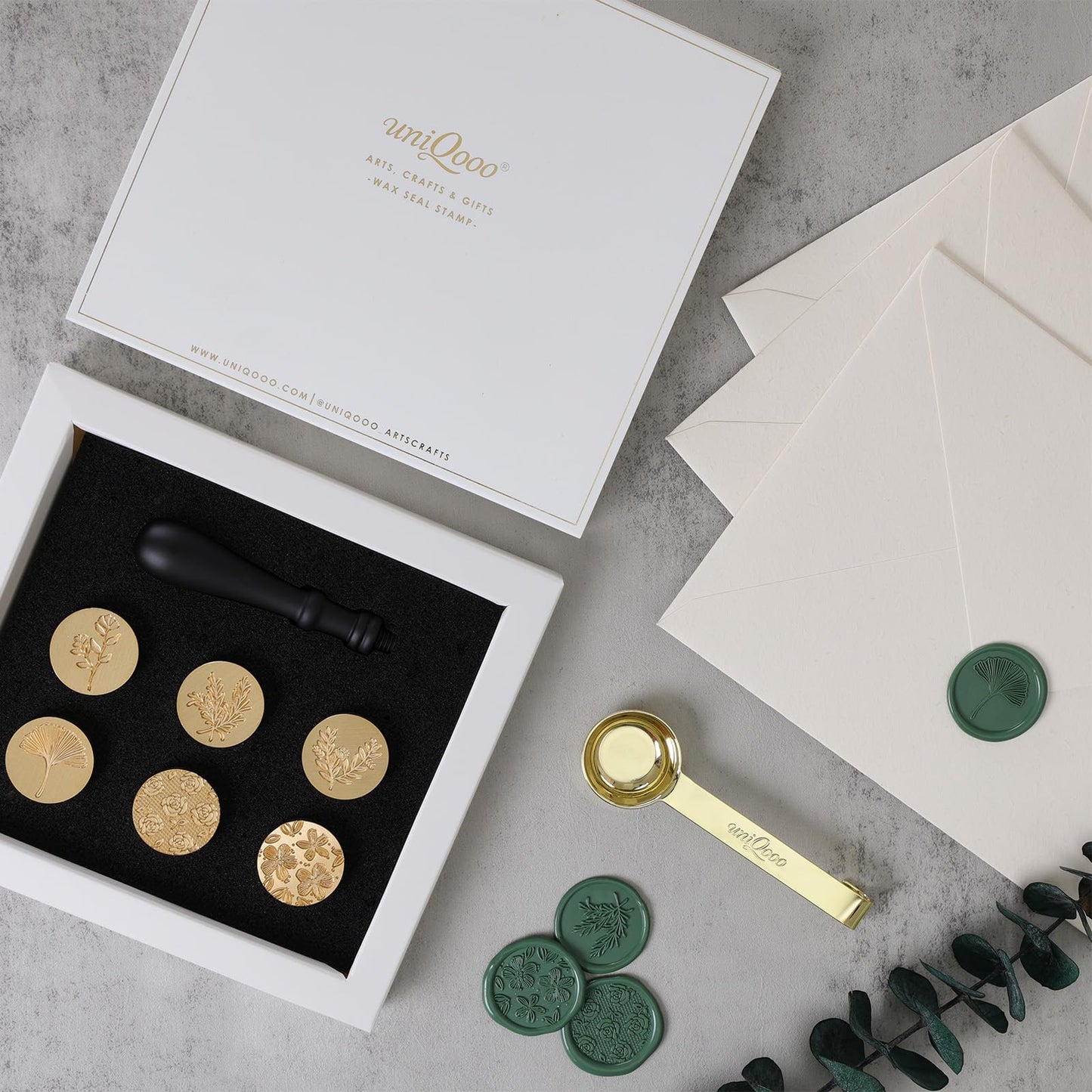 UNIQOOO 6 Pcs Wax Seal Stamp Set, Floral Stamps Botanical Sealing Stamper Kit, Wooden Handle with Brass Head for Wedding Greeting Cards Gift