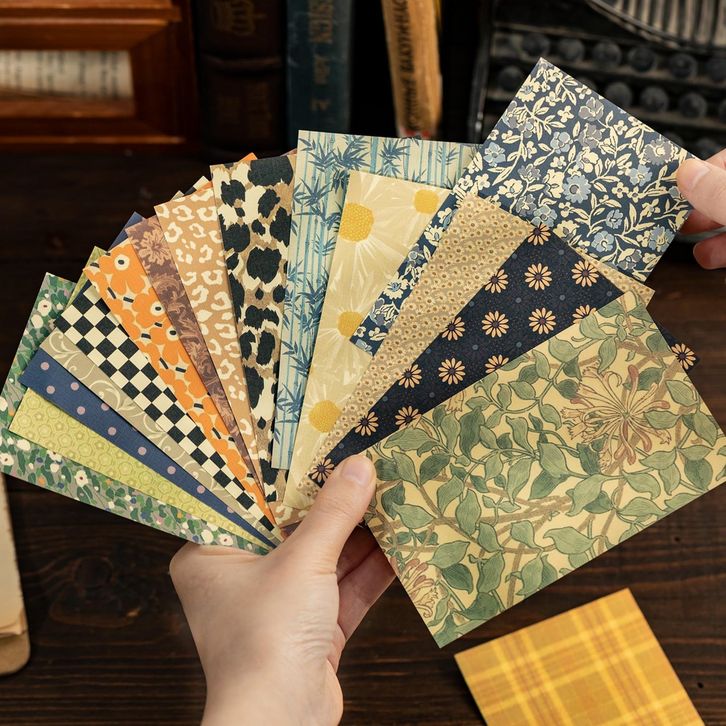 Weeck 360Pcs Flower Vintage Scrapbook Paper Set, Antique Single Side Printed Journaling Scrapbooking Supplies Craft Decoupage Papers Kit for DIY Card Making, Photo Album, Junk Journals Collage