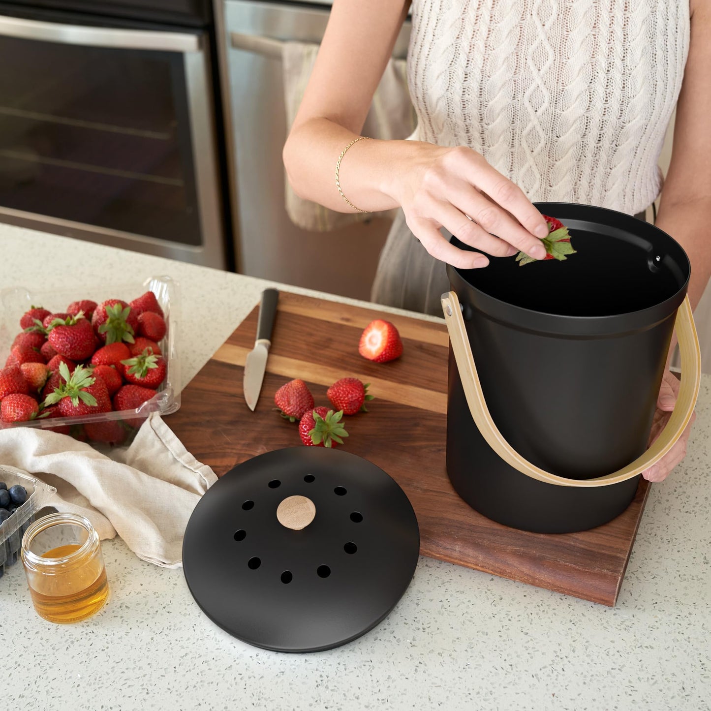 Beautiful Kitchen Compost Bin with Smell Proof Lid - Rust Proof and Odorless Compost Bucket for Your Countertop with No Smell Filters - Easy to Clean 1.1 Gallon Bin Looks Great On Any Kitchen Counter
