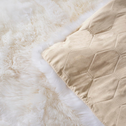SAFAVIEH Sheep Skin Collection Area Rug - 6' x 9', Natural & White, Handmade Rustic Glam Genuine Pelt, 3.4-inch Thick Ideal for High Traffic Areas in Living Room, Bedroom (SHS211A)