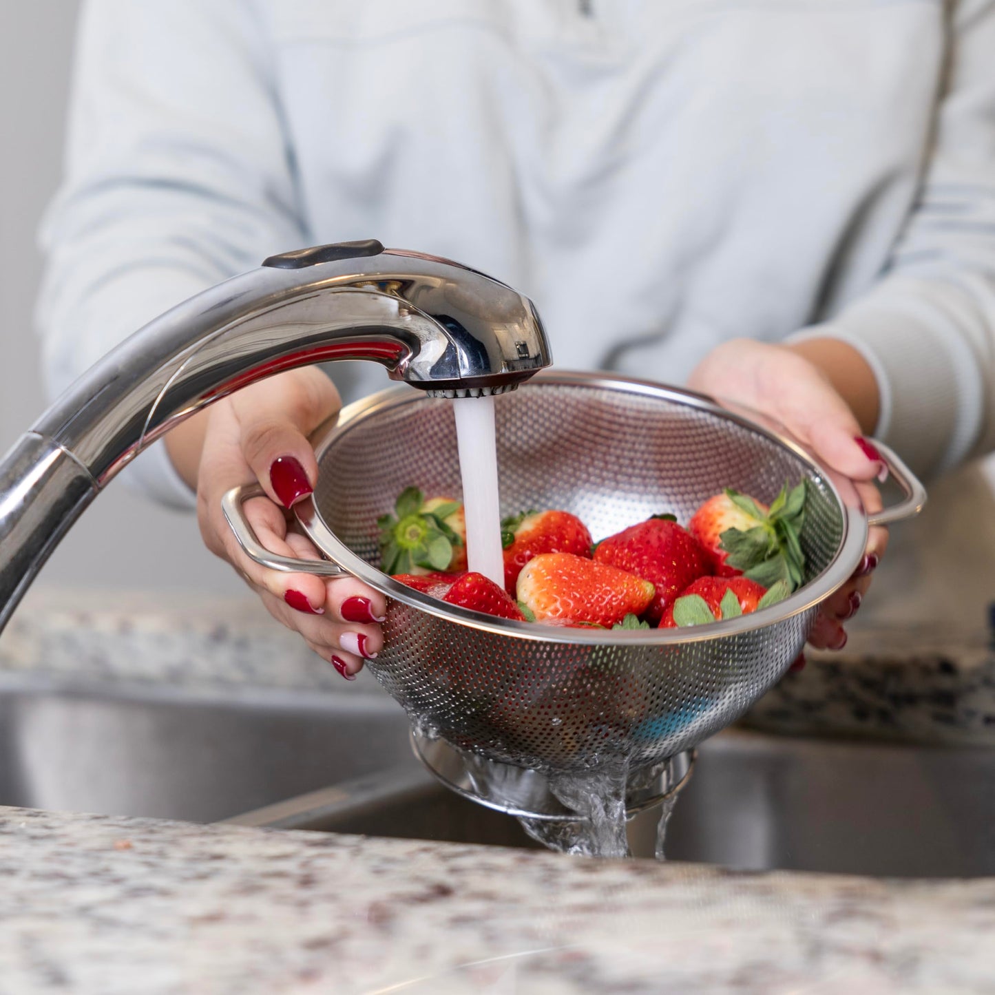 Fox Run Small Stainless Steel Colander, 1 Quart Pasta Strainer With Handles, 7.8” x 9.5” x 4”