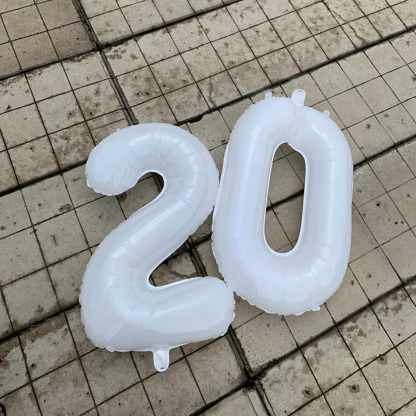 Number 20 Balloon by [Brand Name] - 40-Inch White Birthday Decoration for 20th Party Supplies