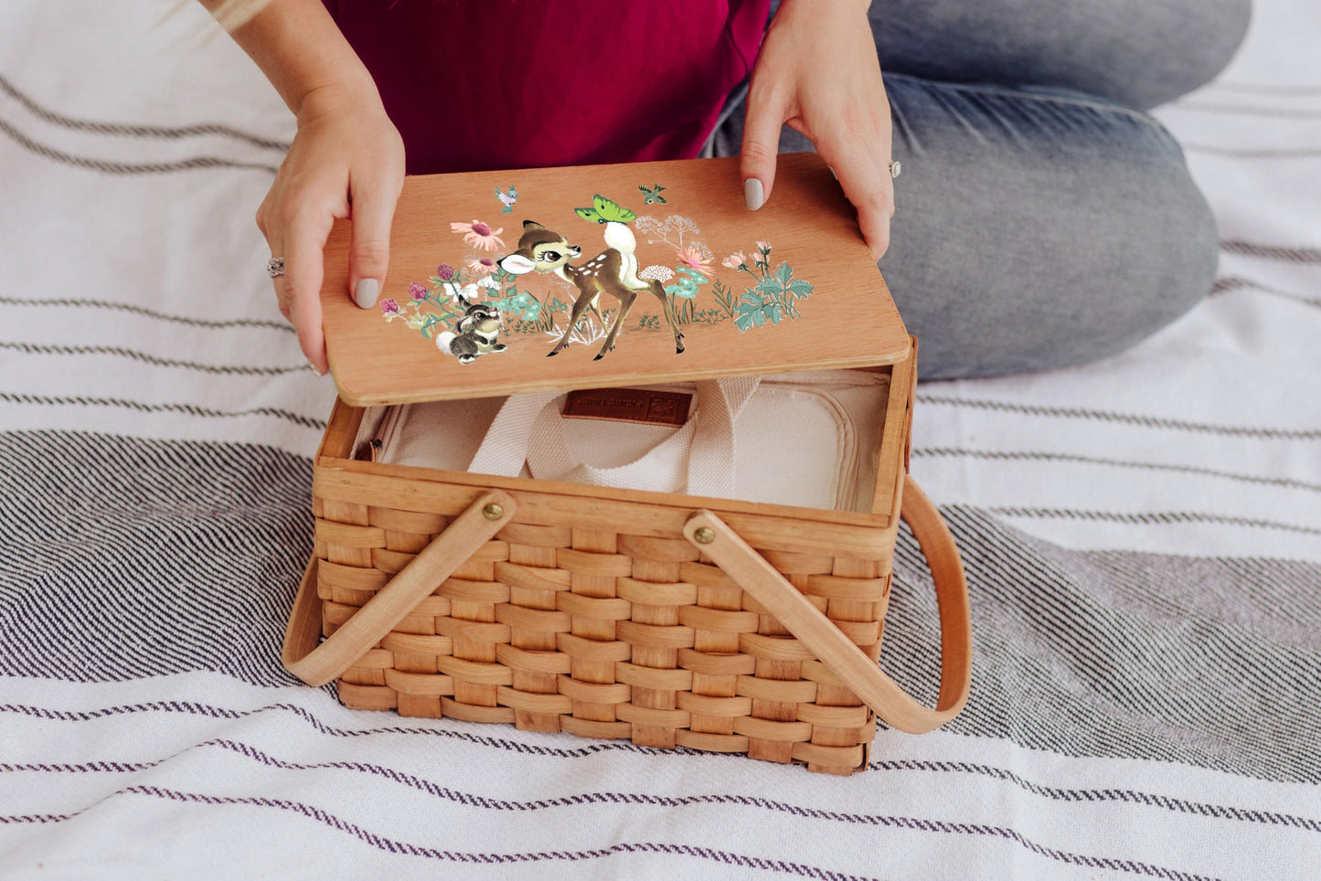 Picnic TIME Disney Bambi Poppy Personal Picnic Basket, Handwoven Wicker Lunch Basket with Removable Insulated Cooler, Retro Lunch Box for Office Picnics and Concerts (Beige)