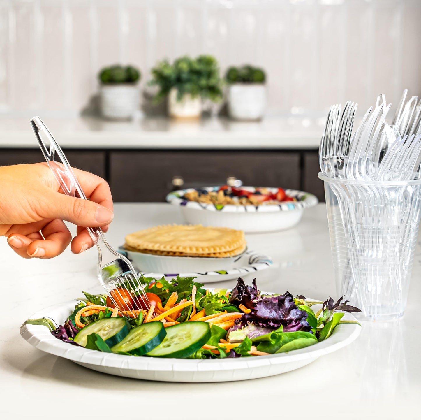 Amazon Basics Disposable Clear Plastic Forks, Premium Quality, BPA-Free, for Everyday Use, Party Supply, Events, 100 Count