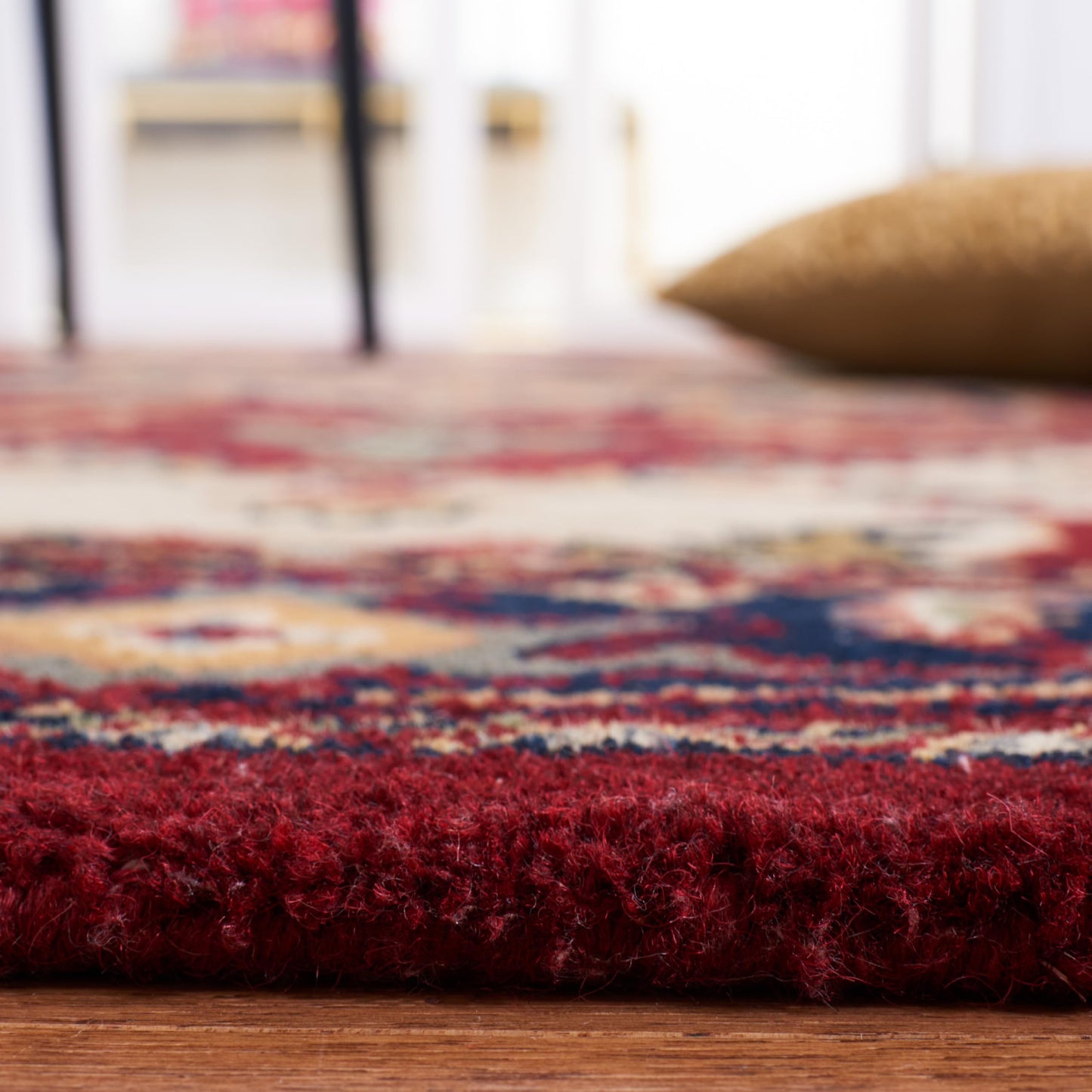 SAFAVIEH Heritage Collection Area Rug - 8' Square, Red, Handmade Wool, Traditional Oriental Medallion Design, Ideal for Living Room, Bedroom, Dining Space (HG625A)