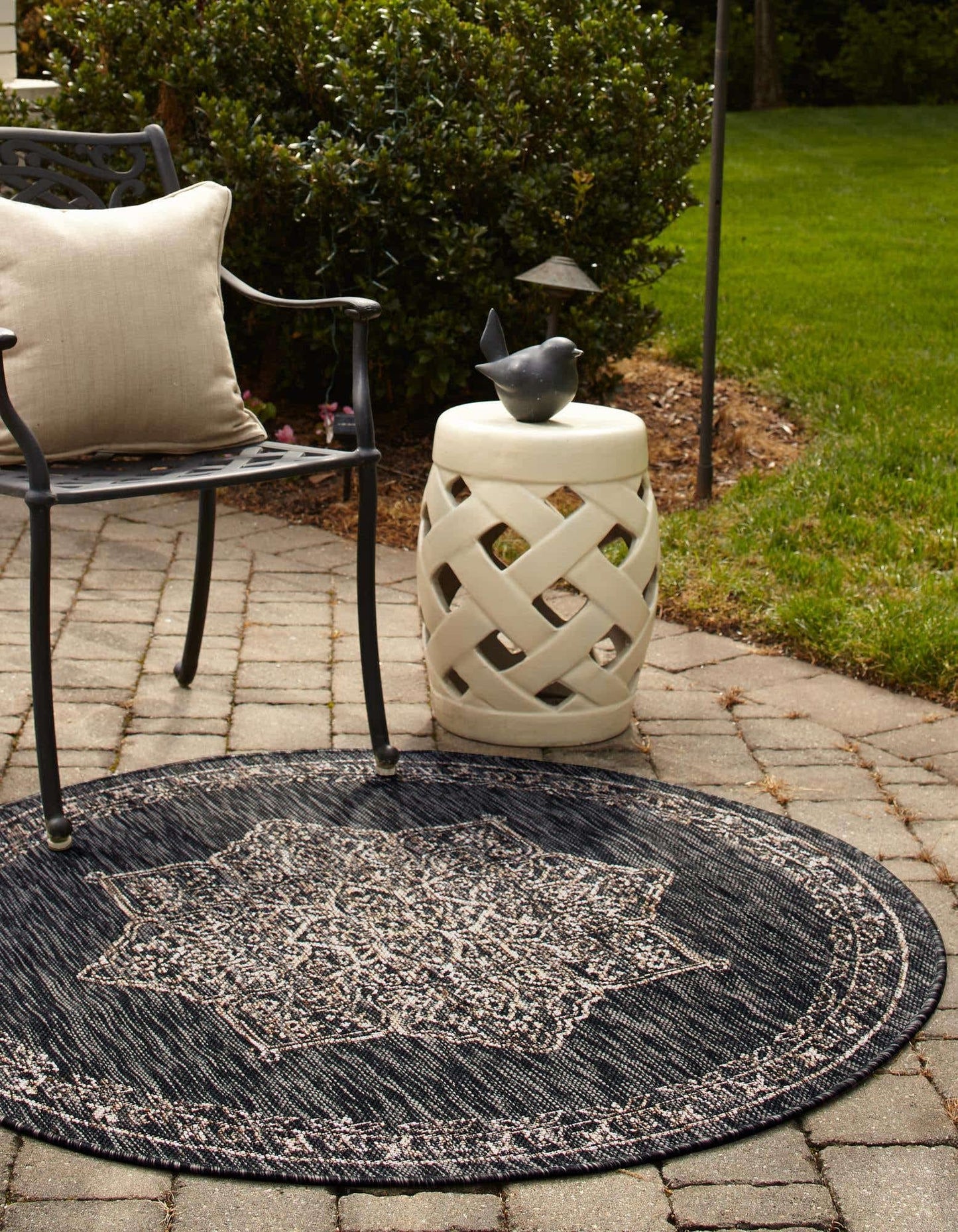 Unique Loom Outdoor Traditional Collection Area Rug - Antique (Round 13' 0" x 13' 0", Charcoal Gray/Natural)