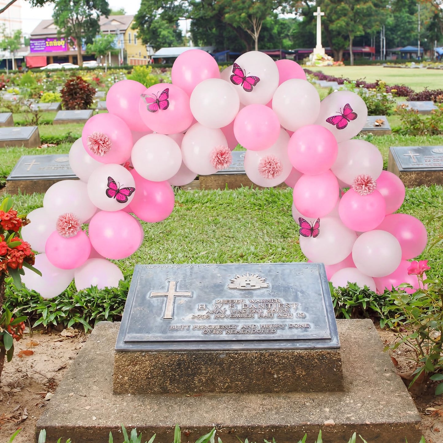 Gejoy 117 Pcs Memorial Grave Decorations for Mom Mini Balloon Arch Kit Artificial Cemetery Flowers Butterflies for Loss of Mother Father Veterans Gravestone Graveyard Outdoor(Pink, White)